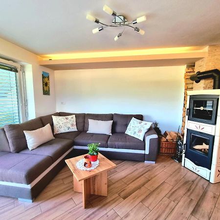 Gartnar Home -Hiska S Pridihom Domacnosti In Pogledom Na Hribe. Radovljica Bagian luar foto