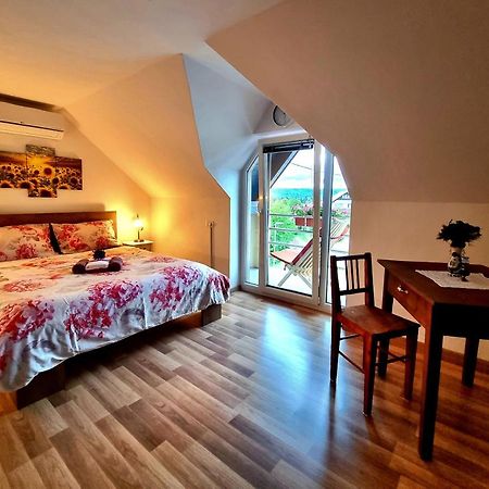 Gartnar Home -Hiska S Pridihom Domacnosti In Pogledom Na Hribe. Radovljica Bagian luar foto