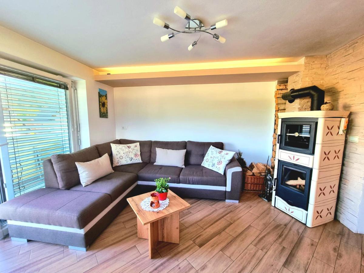 Gartnar Home -Hiska S Pridihom Domacnosti In Pogledom Na Hribe. Radovljica Bagian luar foto