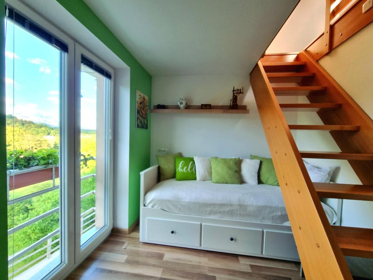 Gartnar Home -Hiska S Pridihom Domacnosti In Pogledom Na Hribe. Radovljica Bagian luar foto
