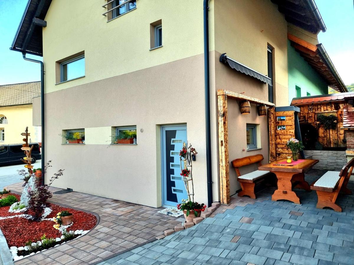 Gartnar Home -Hiska S Pridihom Domacnosti In Pogledom Na Hribe. Radovljica Bagian luar foto