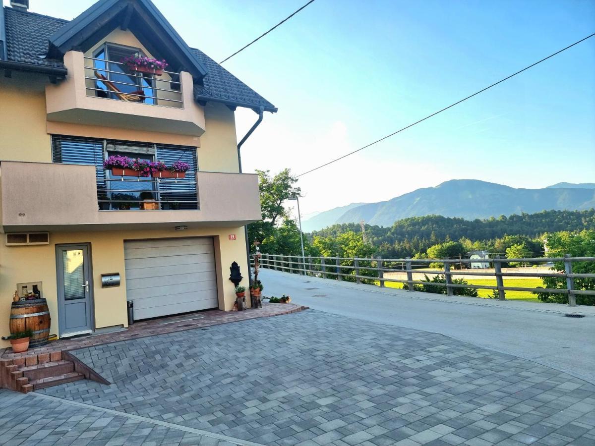 Gartnar Home -Hiska S Pridihom Domacnosti In Pogledom Na Hribe. Radovljica Bagian luar foto